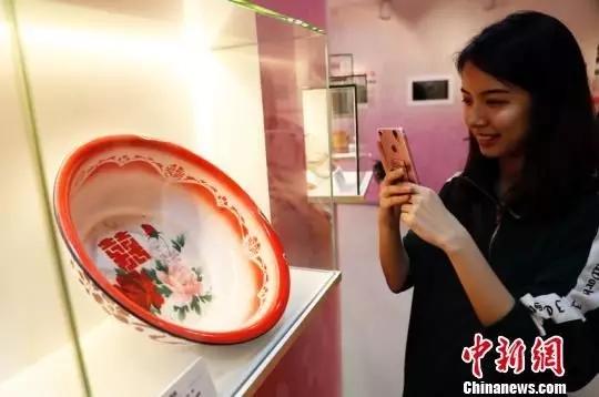 娶媳妇要花多少彩礼？有个地方不用给钱