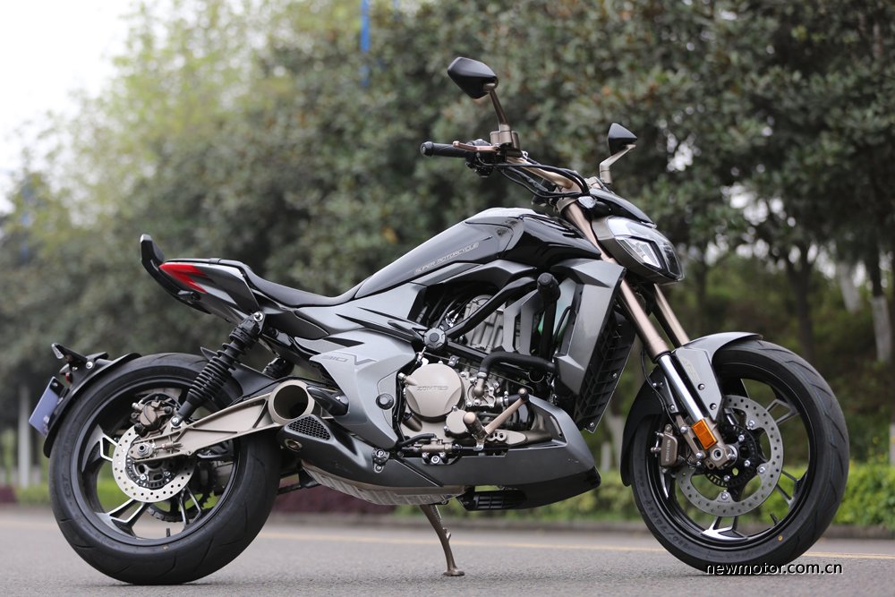 升仕310V试驾/多图:舒适好骑的运动太子车,标配ABS,全LED灯具