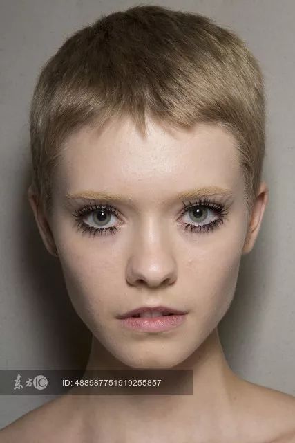 鞠婧祎李艺彤honey舞台,鞠婧祎港风复古妆容