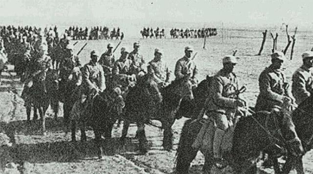 1951年邓华为何主动让位第一副司令给陈赓？甚至亲自致电伟人