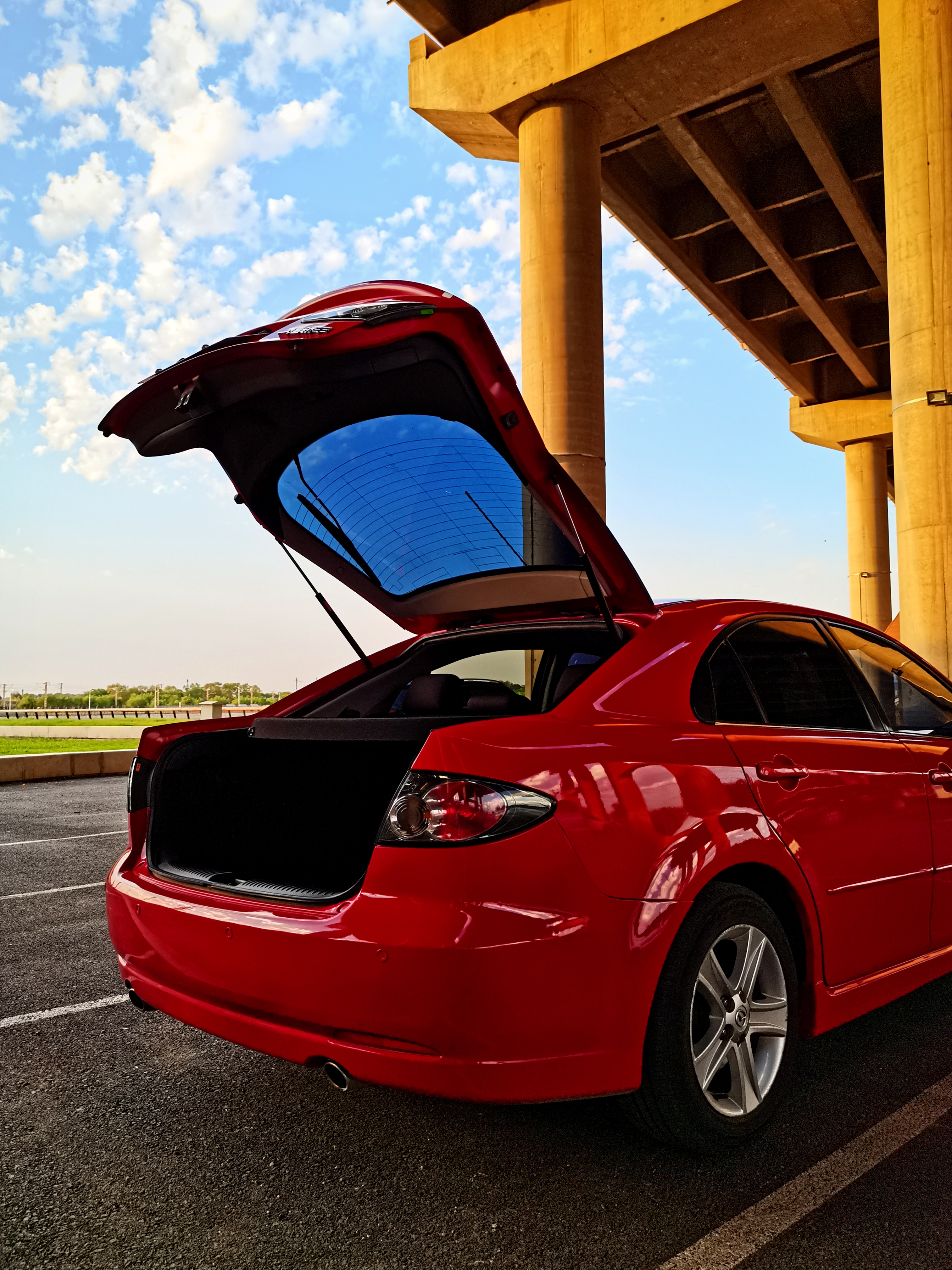 亮黑马自达6,亮灰马自达六