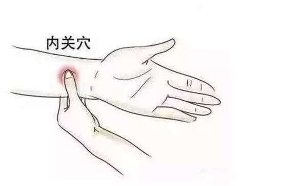 小孩打嗝按哪个穴位快速止咳嗽,胃胀疼打嗝按压什么穴位好得快