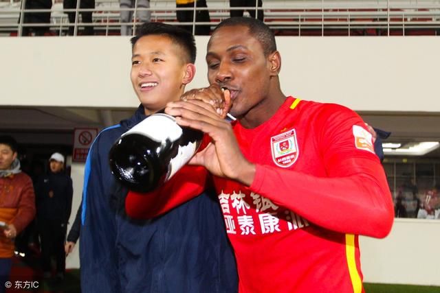 足球之夜专访王大雷,鲁能球员对塔尔德利的评价