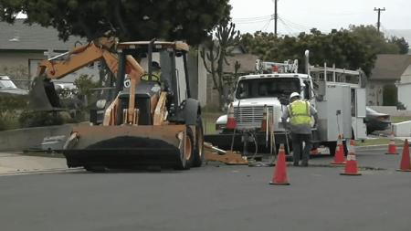 修马路不灌水泥,美国人直接用胶布,这是什么“智障”操作?