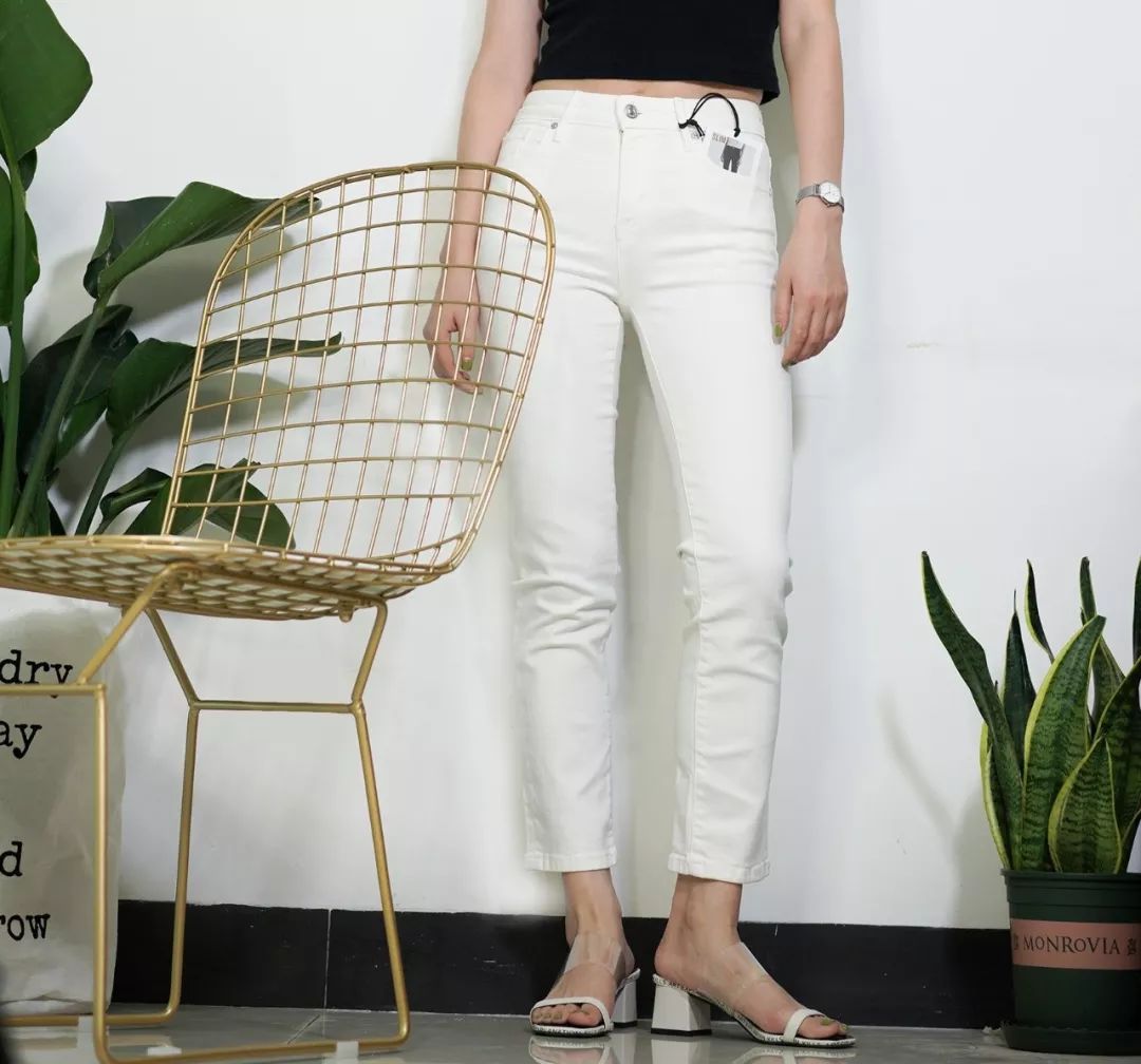 我试了九条白色牛仔裤,这四条太太太好穿了!