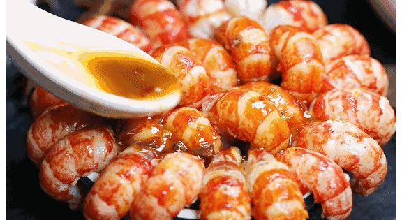 在被摆上餐桌之前,小龙虾也曾让世界人民倍感绝望(菲李漫画)