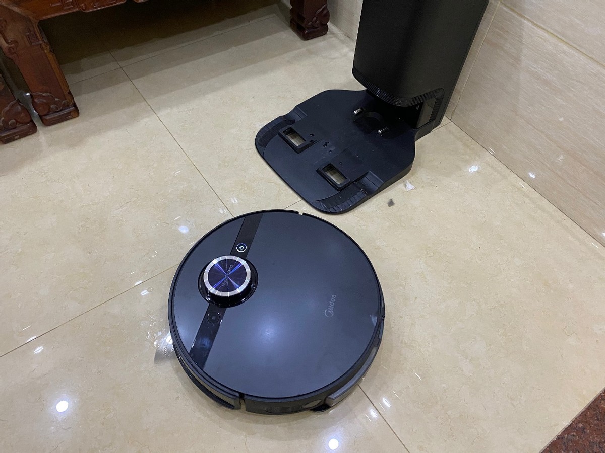 边扫拖边消毒，带电解除菌和自动集尘站的美的扫拖机器人S8+测评