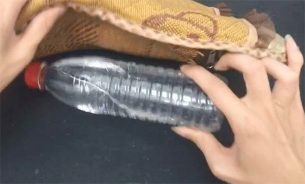 枕头下放水有什么讲究,枕头底下放矿泉水好吗