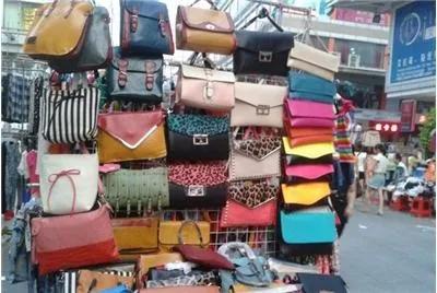 释放“我可撩”信号的正确方式，比“你单身，但很受欢迎”更高级