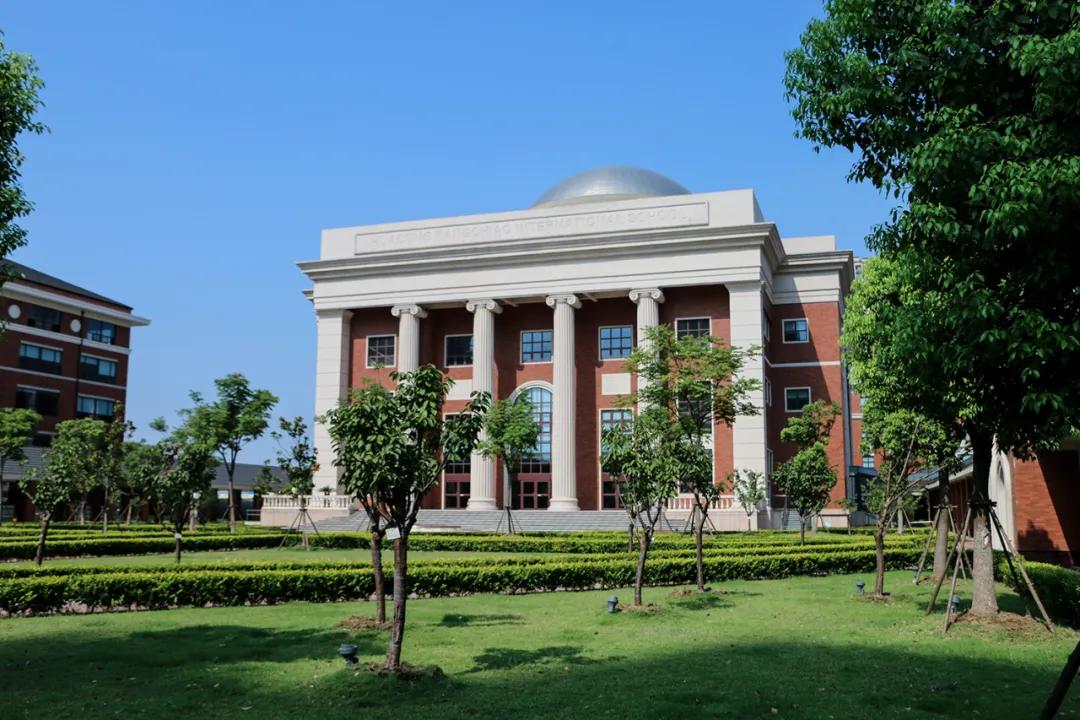 为了孩子上学不得不搬进城里,为了孩子上学全家搬到西安