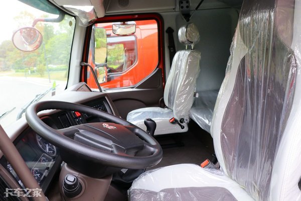 东风天龙4x2港口牵引车,目前最便宜4x2港口牵引车