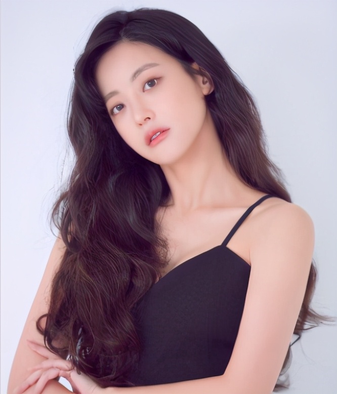 圆方脸发型怎么剪才好看,圆方脸高颧骨下巴短妆容教程