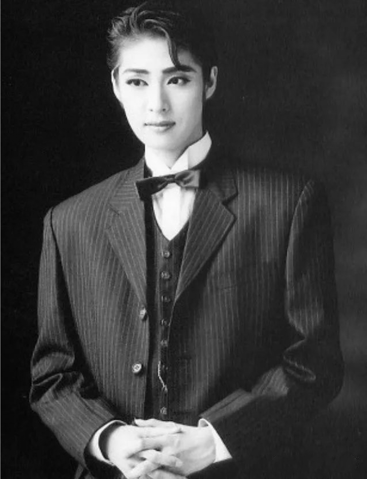 宝冢歌剧团男役可爱片段,宝冢歌剧团男役展示魅力