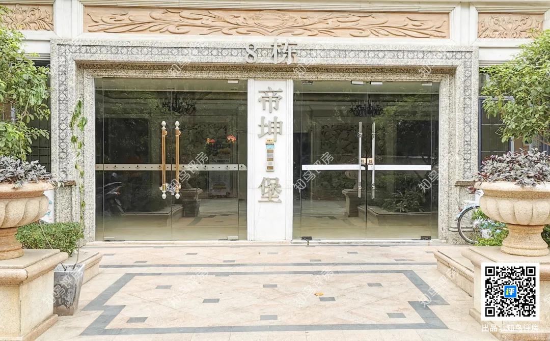 三所学校环绕的楼房,三所学校环绕的小区