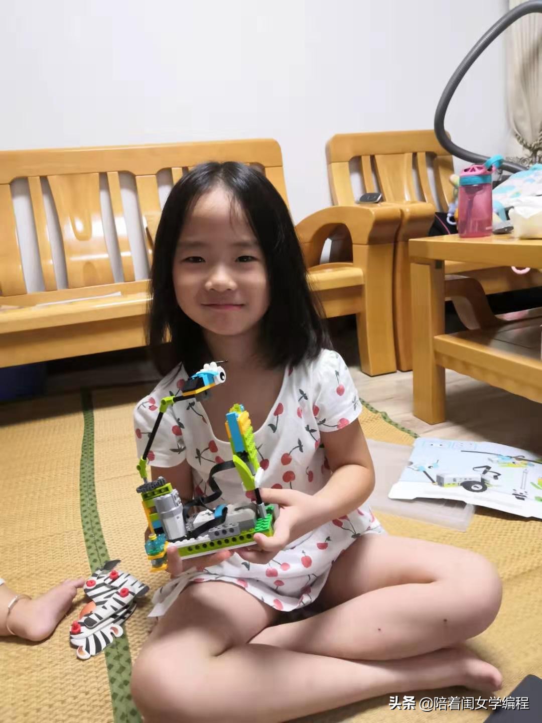 采蜜的小蜜蜂乐高大颗粒搭建,乐高搭建蜜蜂采蜜