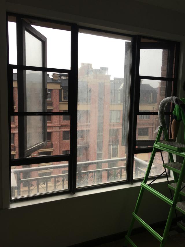 夏天防蚊虫用什么最合适？装纱窗纱门的学徒说了内幕，别再选错了