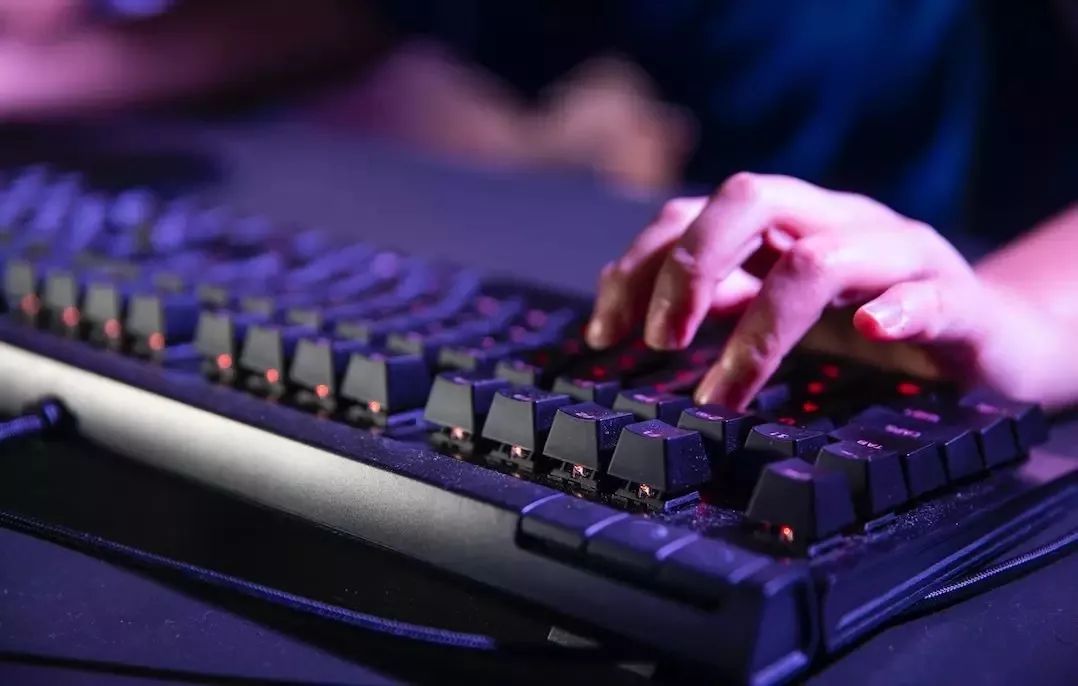 又一韩国明星自杀！揭开韩娱光鲜亮丽下的黑暗内幕