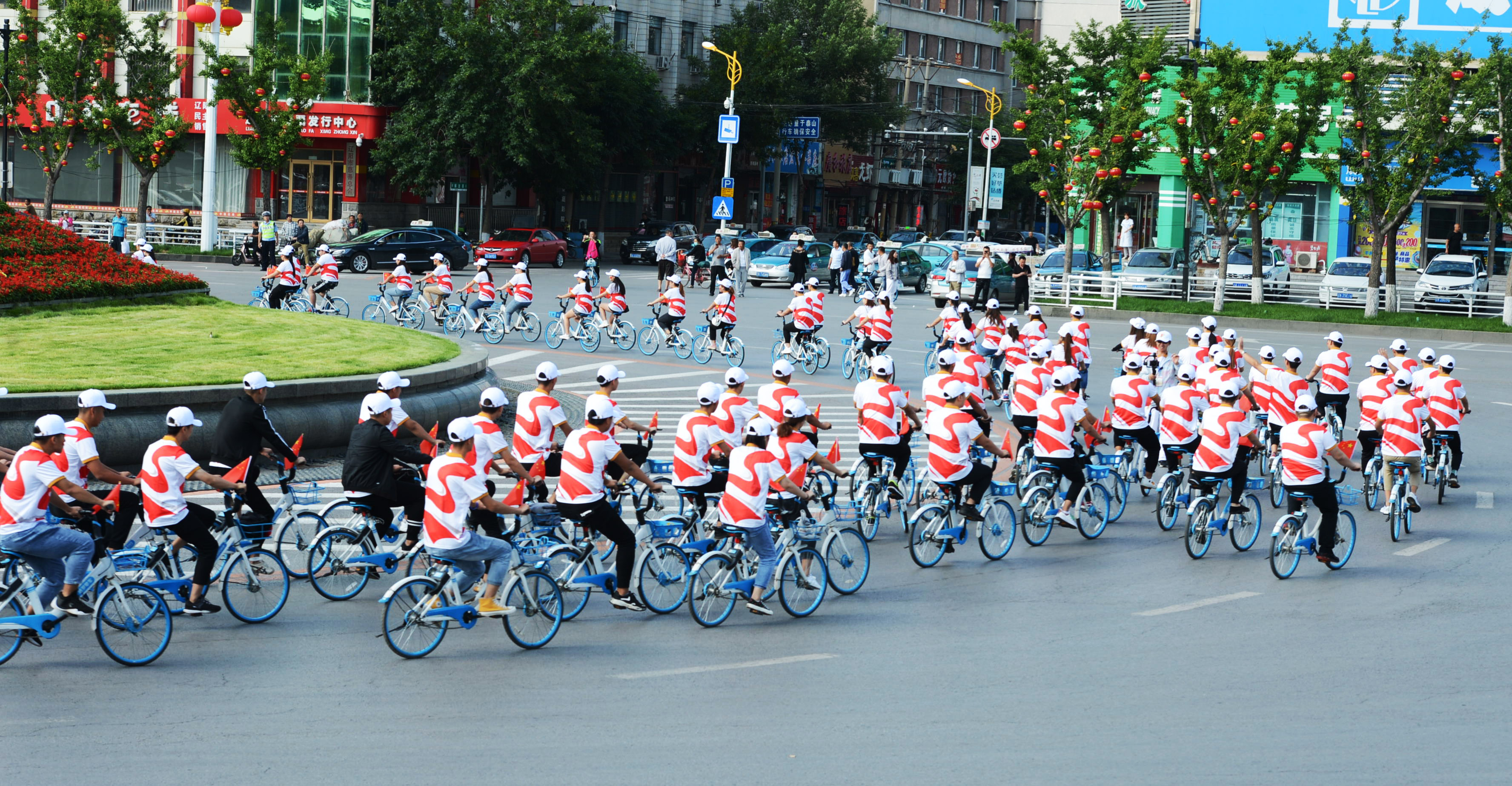 辽宁沈阳:广场“快闪”掀起参军热