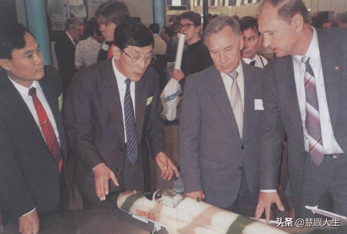 只带5美元出国，敲定中国第一笔*火军**出口订单，网爽文不敢这么写