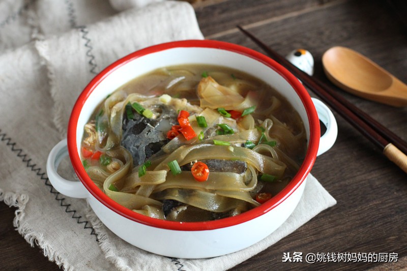 吃鱼补脑还是吃核桃补脑,吃鱼营养高还是猪肉营养好