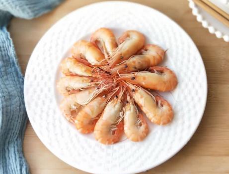 白水煮虾要怎么才不会黑,白水煮虾煮几分钟做法