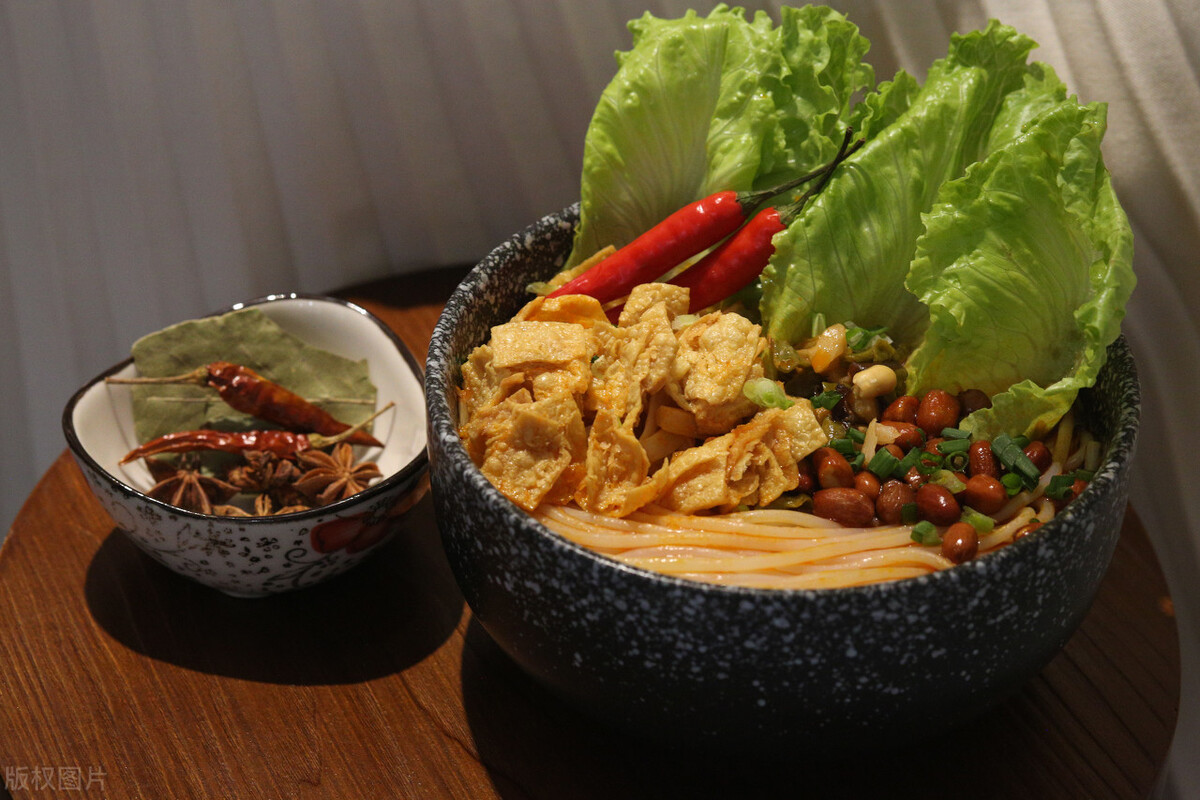 螺蛳粉用什么材料做出来的好吃,螺蛳粉要什么原料做出来才好吃