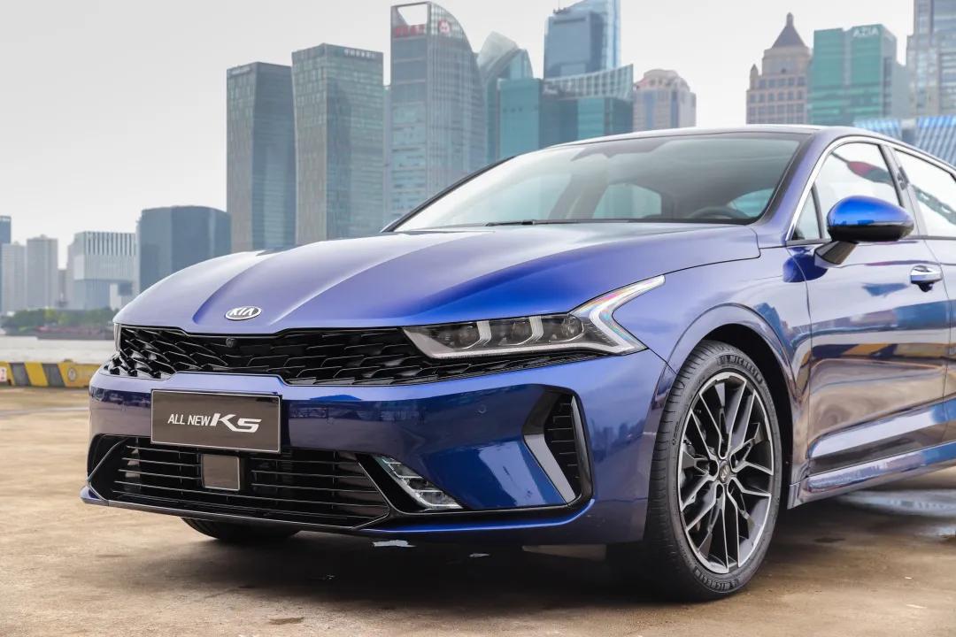 起亚k5凯酷对比雪佛兰迈锐宝xl,全新起亚k5凯酷2023款1.6t