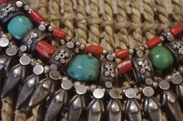 蒙古族为何对银首饰情有独钟,蒙古族为啥喜欢戴银饰