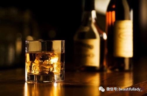 周凯莉：喝烈酒的男人拥有暴君人格？