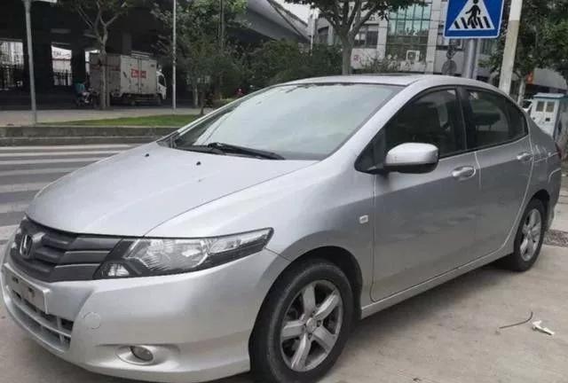 预算3万买个什么二手车好,5万预算推荐这3款车比二手车靠谱