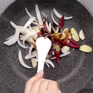 名门泽佳美食频道开播啦今日主题:垮炖草鱼