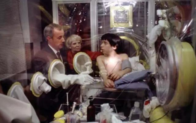 “泡泡男孩”：一生被隔离在泡泡里，12岁死前妈妈才第一次触摸他