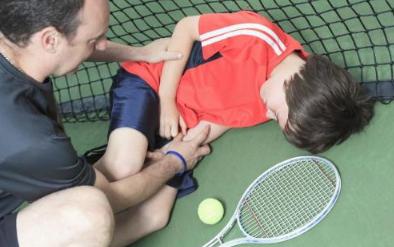 一男孩被公鸡抓伤脸部长出鸡爪,小孩被公鸡抓伤了会不会留疤