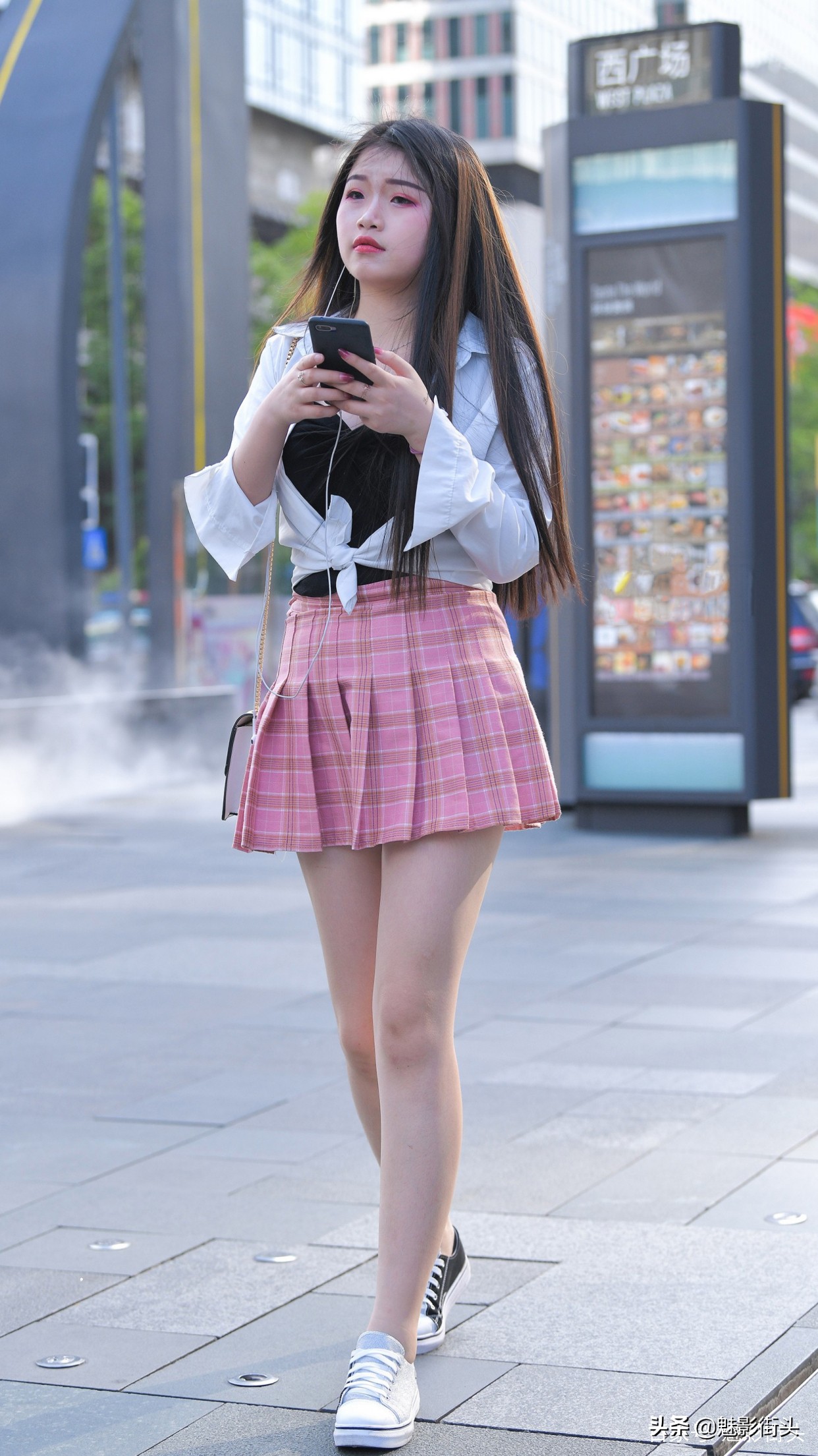 胖女孩穿衣别老气,选择减龄单品很重要,穿出青春气息更可爱