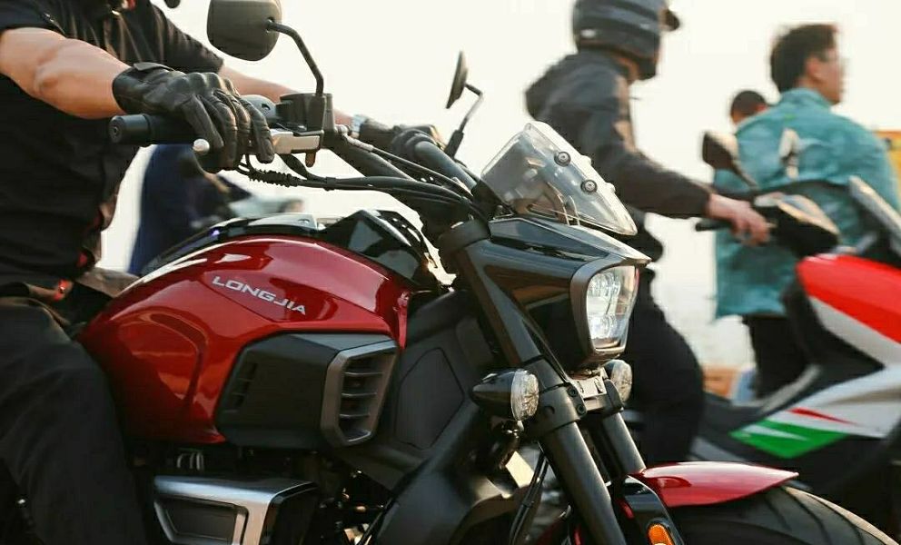 龙嘉V霸650发布:辐条、日清、KYB、无钥、座椅手把加热