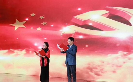 金戈铁马闻征鼓的下一句,金戈铁马闻征鼓只争朝夕启新程