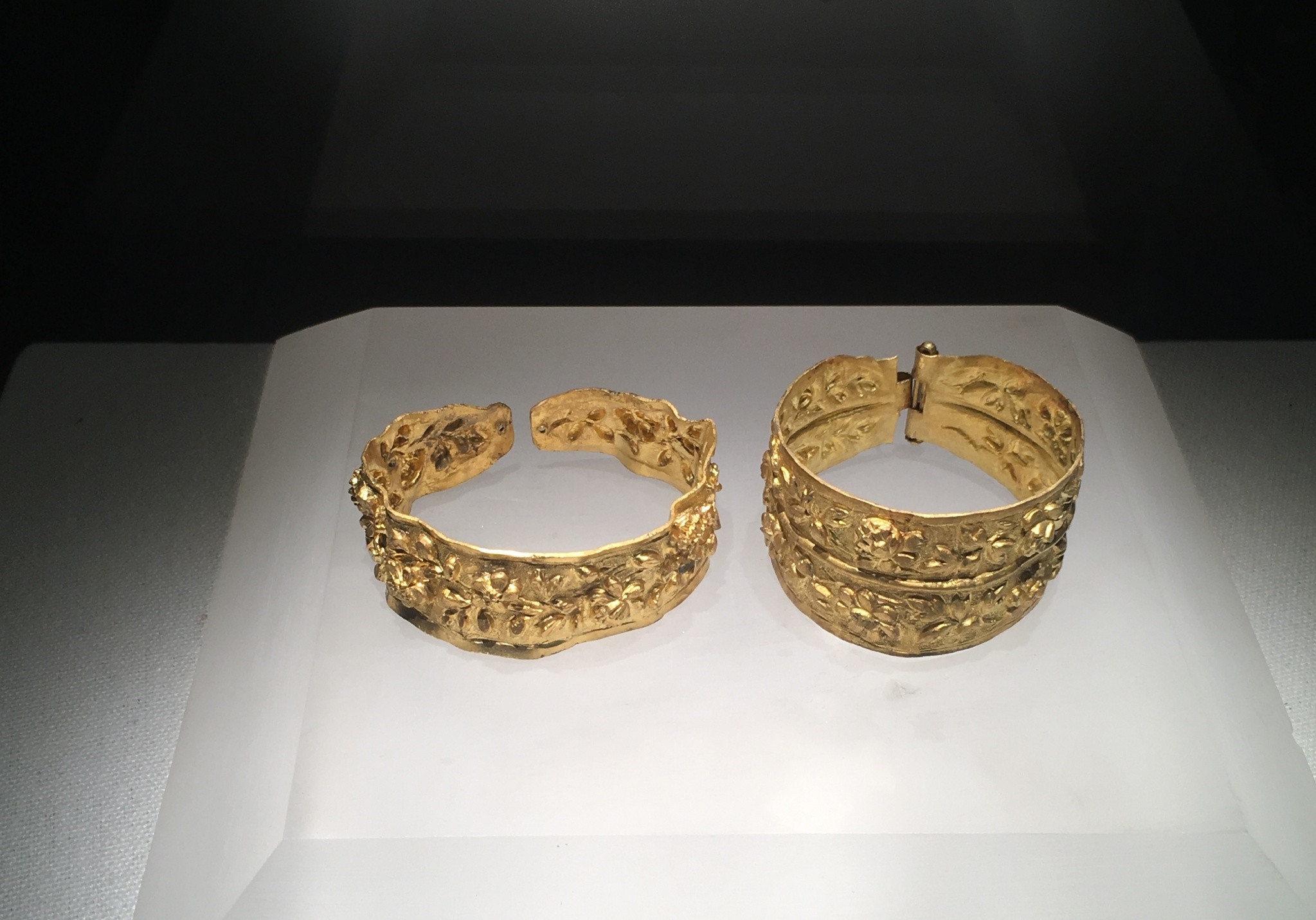 科学家发现深海巨型船,海下探险时发现巨型沉船