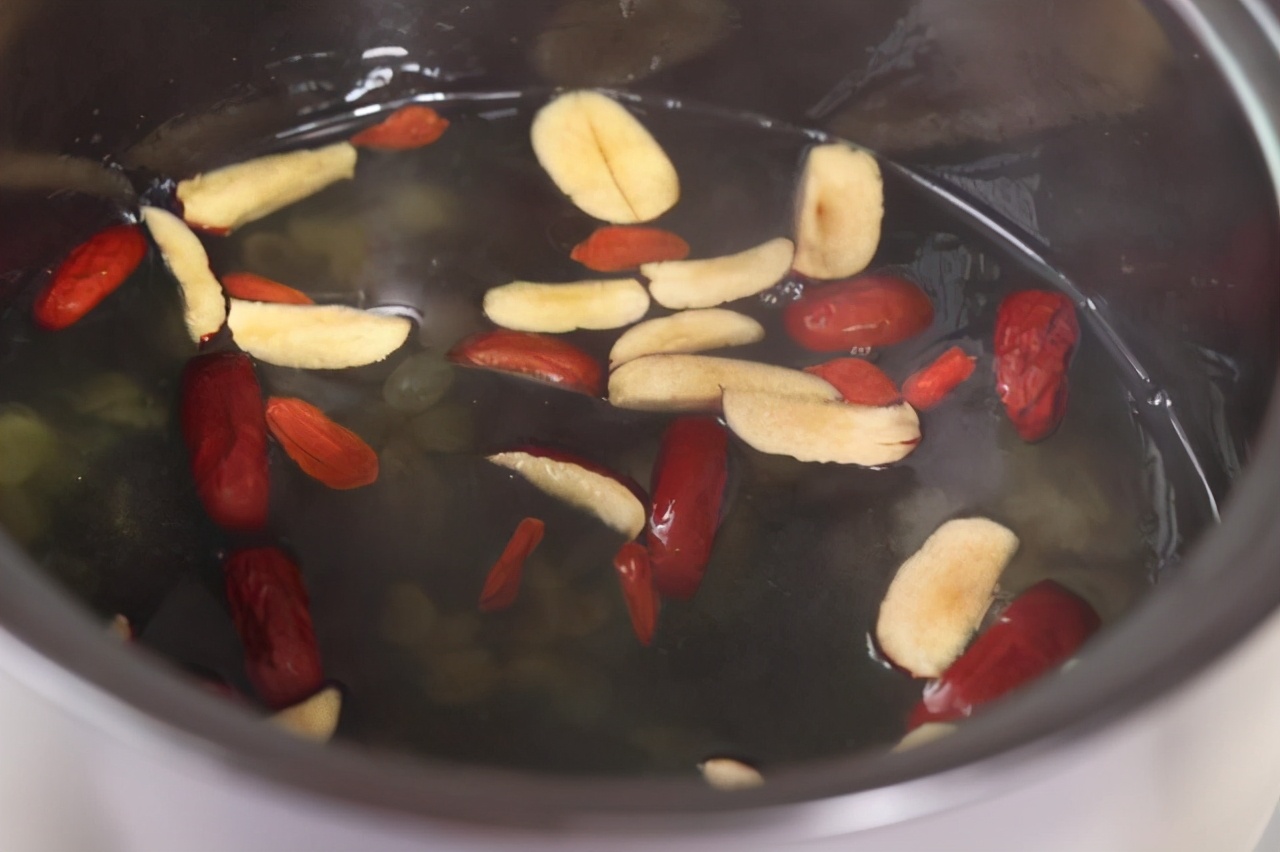 雪燕桃胶营养,雪燕女人吃了有什么效果