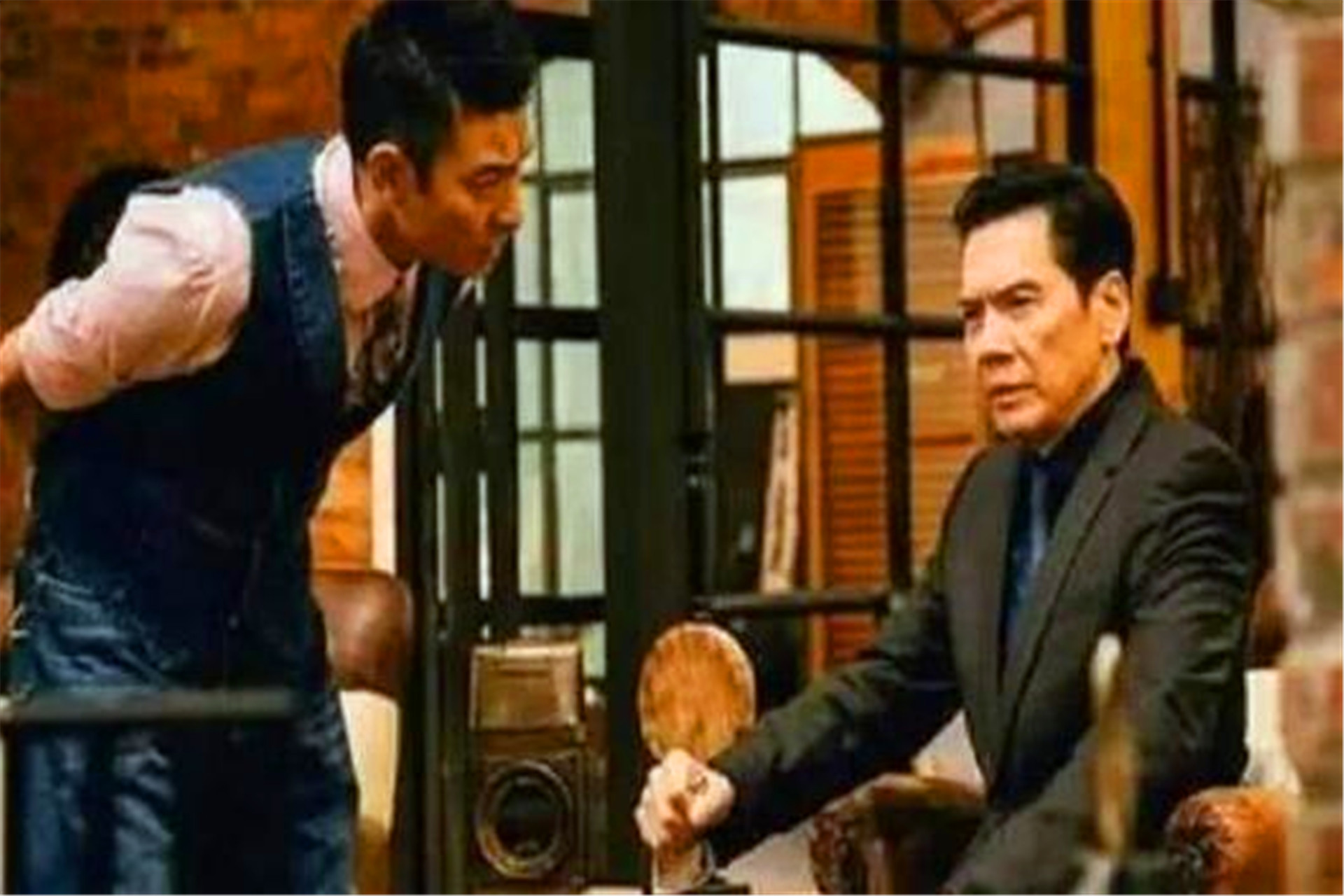 北京90年代的小混混,追着向华强一路打到深圳,凭一把刀闯浙江村