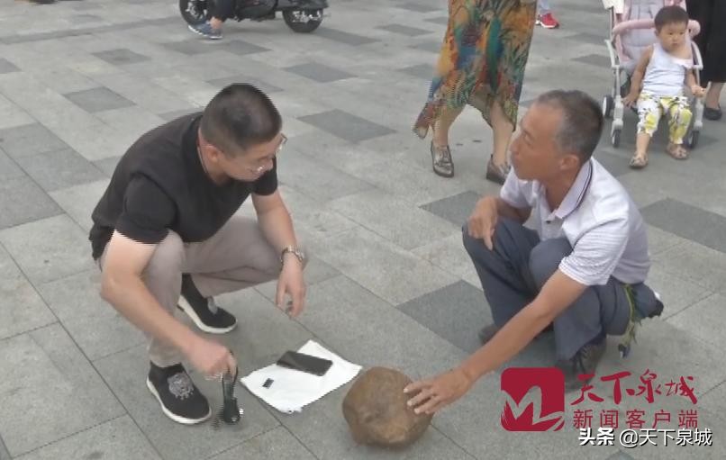 河滩上捡的狗头金,河边捡到超大狗头金