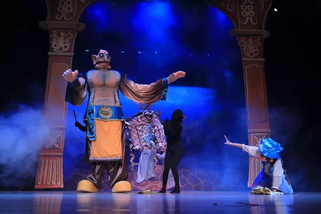 阿拉丁神灯中的飞毯来自于西亚吗,阿拉丁神灯的飞毯是怎么飞起来的