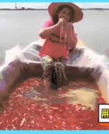 原来抓爆点就赚，看了网红街拍，才知道什么是中国式审美″？