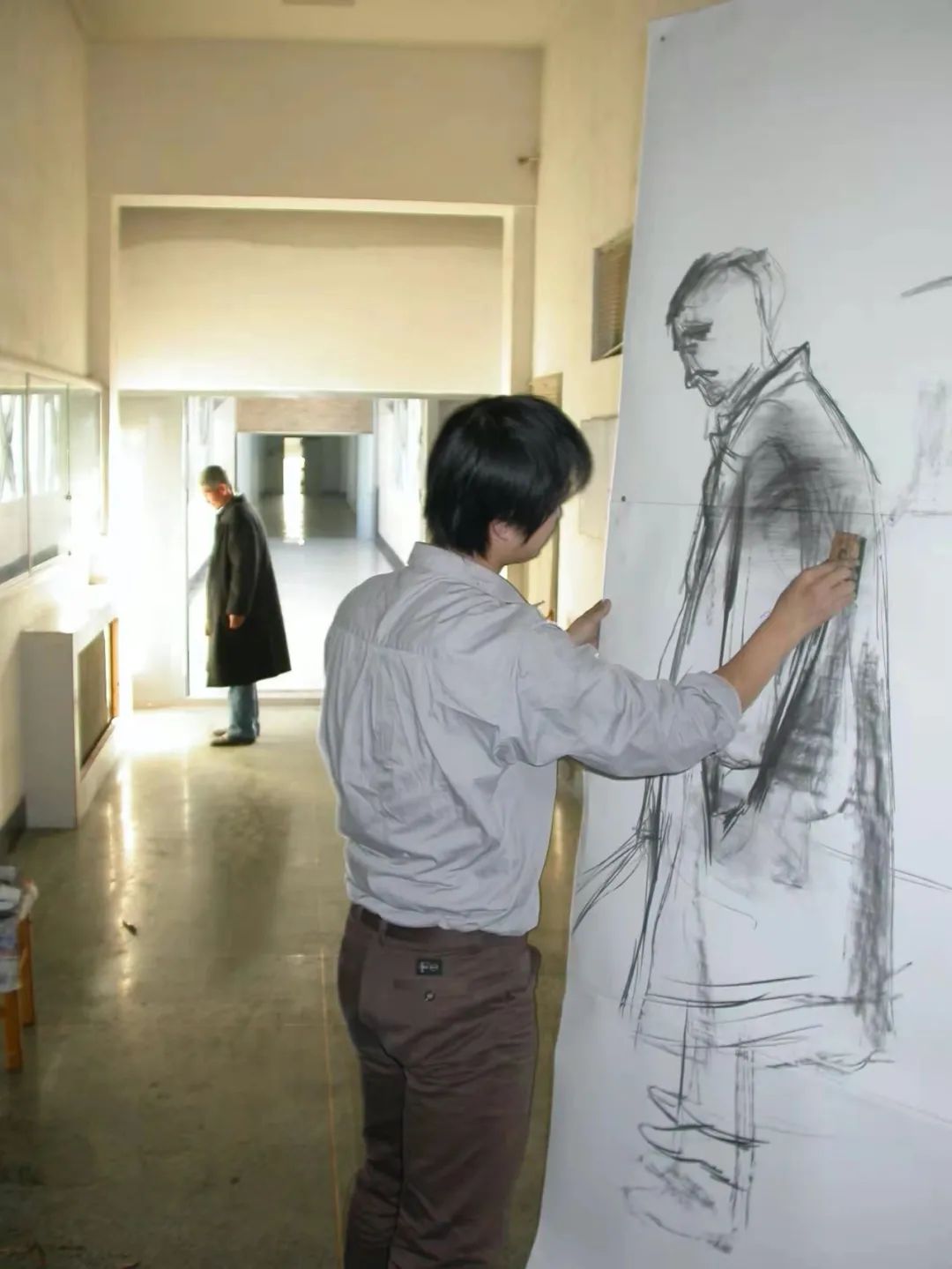 东北小城走出的“狂徒”：火遍全世界，老外排队看他的展