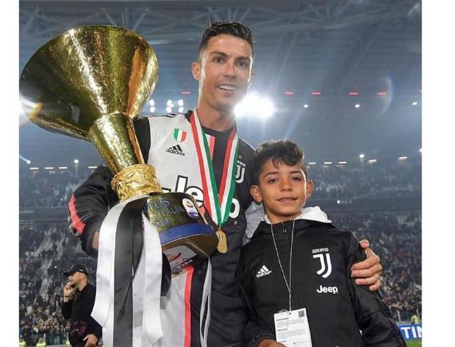 乔治娜和c罗并肩走,c罗内马尔击剑广告原视频