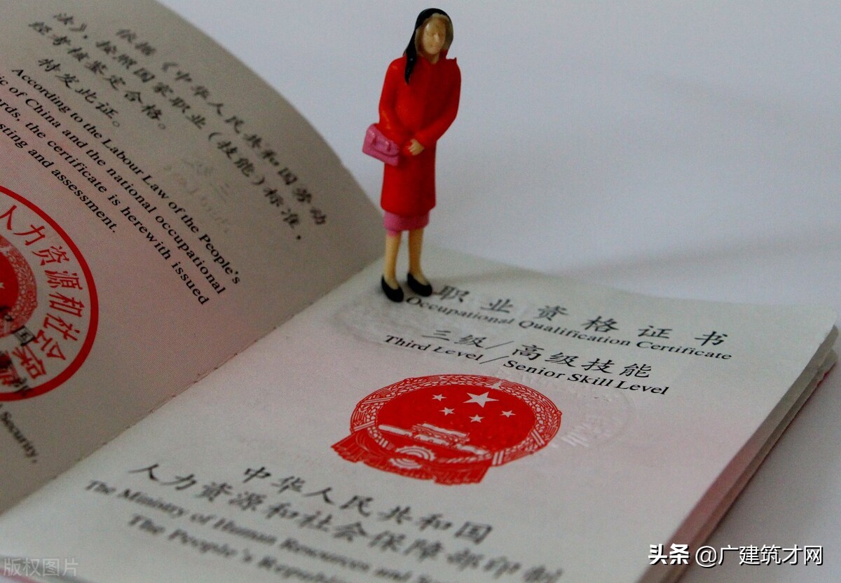 有一建证书能当施工员证用吗,有一建能当项目经理吗