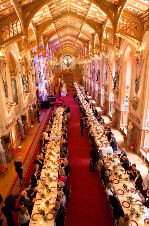 当王室成员打开大门在家里拍照时，我们才终可以一睹他们的豪宅