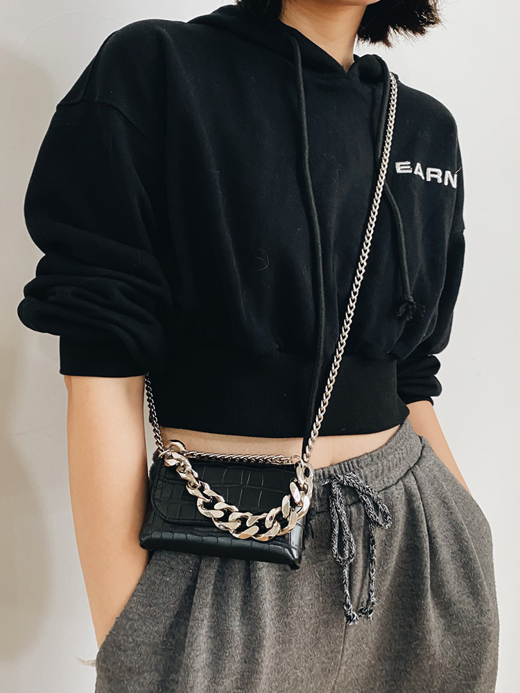 包包对于时尚的重要性,单肩包在穿衣搭配起的作用