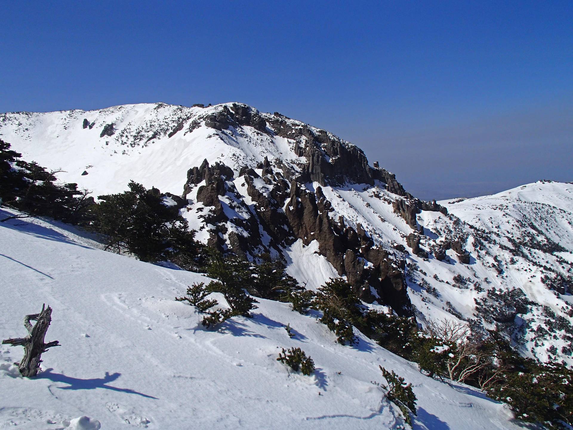 此国爱脸又常丢脸,最适合吃喝玩乐的岛,险些失误划给别国