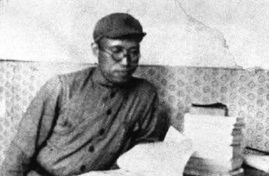 他认为自己“军功少”，主动申请降衔，毛主席：元帅不能没有他啊