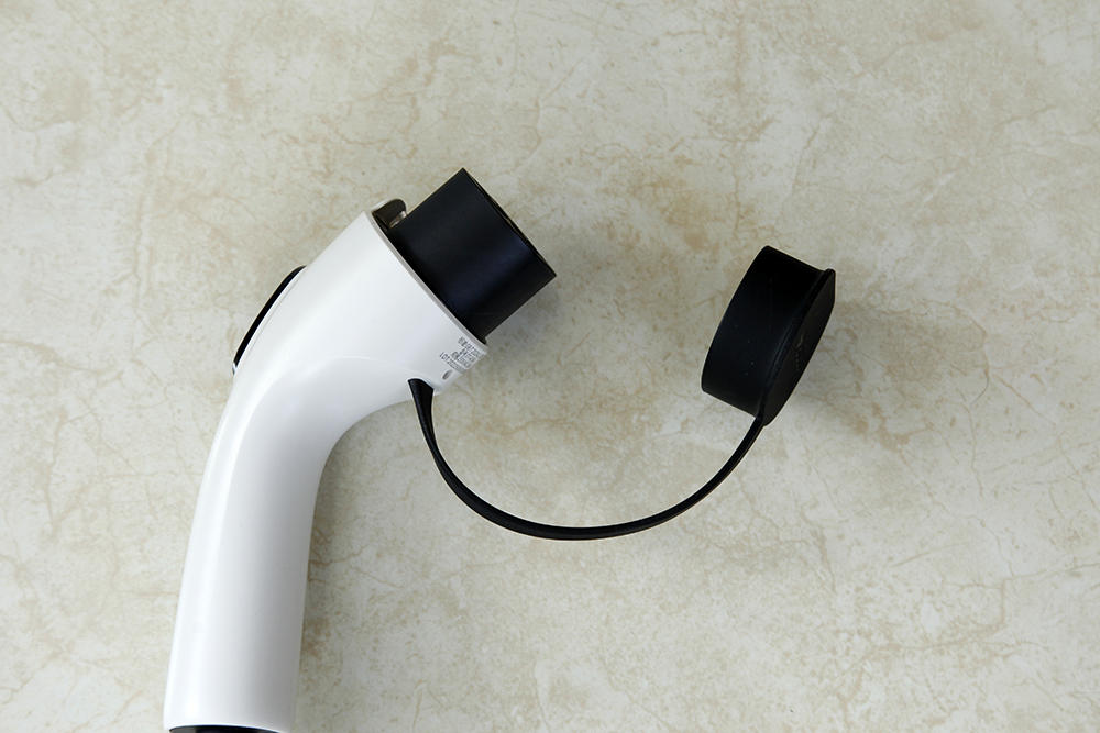 公牛随身充电枪和特斯拉充电桩,电动车便携式充电枪推荐